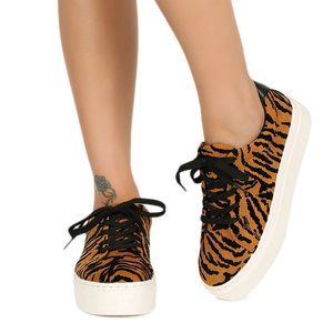 Qupid Royal-09A Camel Black Tiger Print Lace Up Sneakers Size 7 New w/out Box